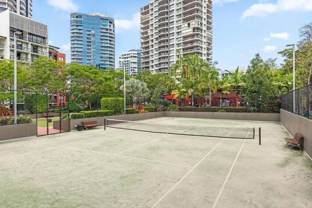 Resort Pad ~ 1Bed/1Bath/Balcony/1Car ~ 10 Mins Cbd Brisbane