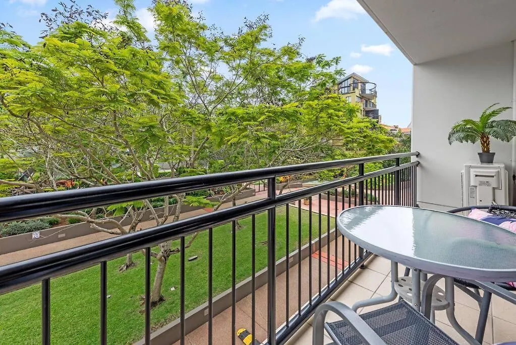 Resort Pad ~ 1Bed/1Bath/Balcony/1Car ~ 10 Mins Cbd Brisbane 0*,