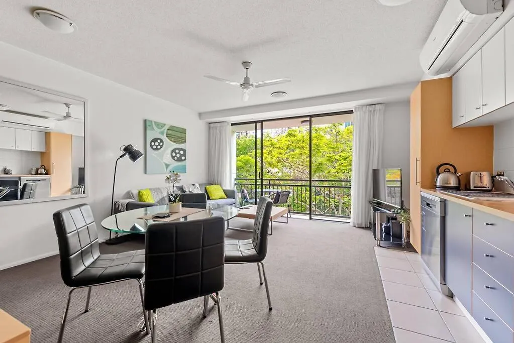 Resort Pad ~ 1Bed/1Bath/Balcony/1Car ~ 10 Mins Cbd location